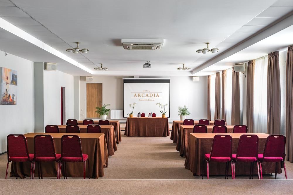 Готель Arcadia